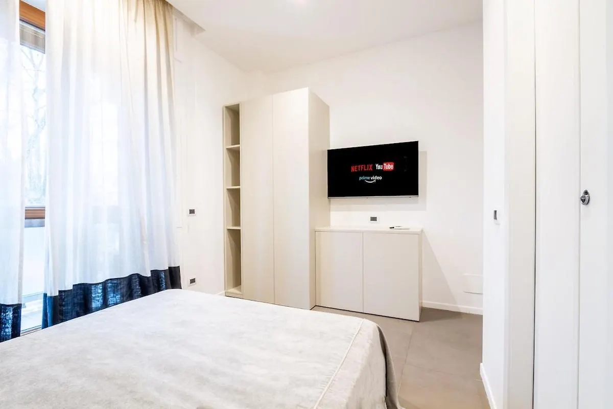 Apartment Duomo Centrale Stylish Double Suite Near Metro Milan Italy