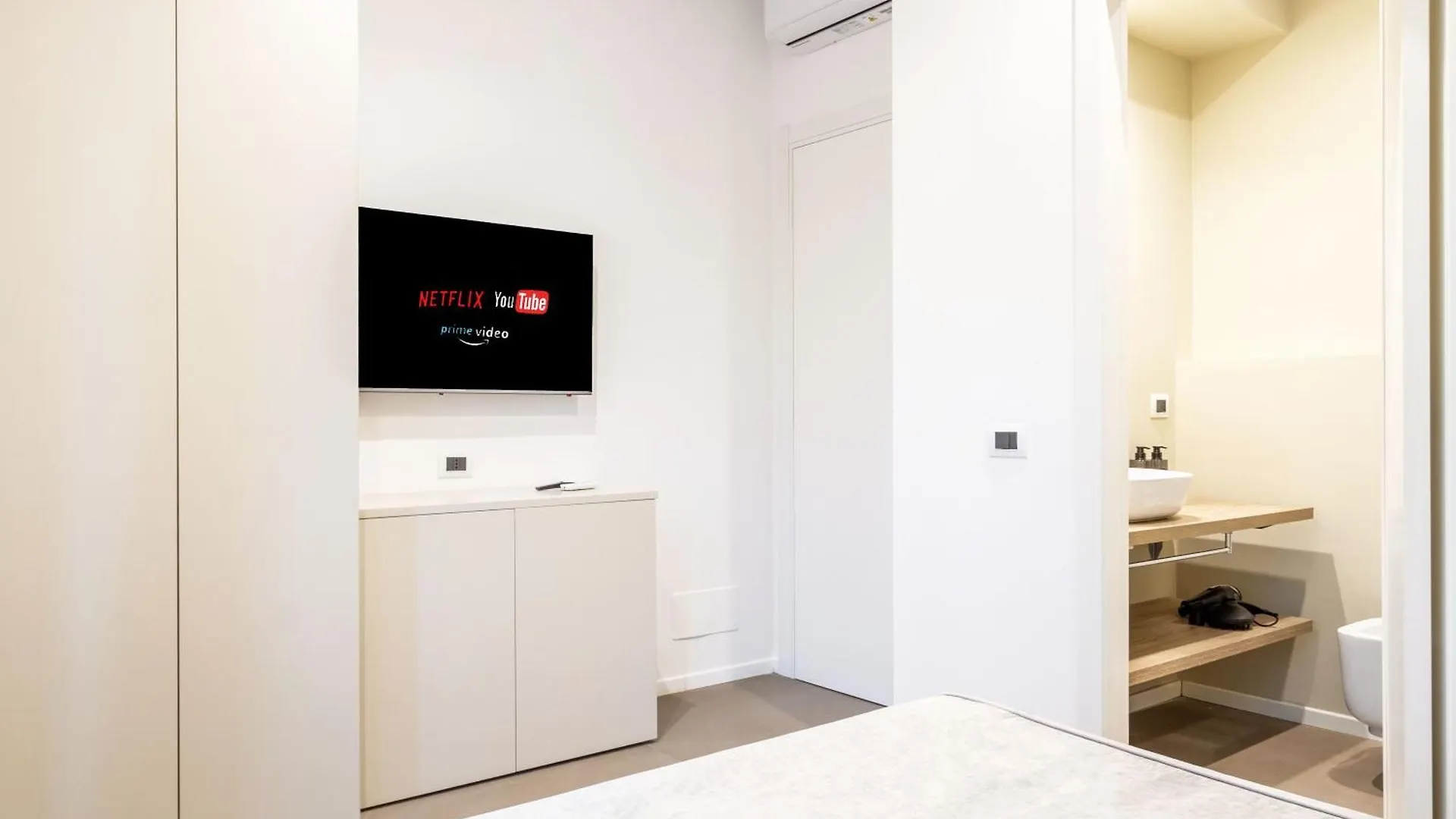 Duomo Centrale Stylish Double Suite Near Metro Milan 0*,  Italy